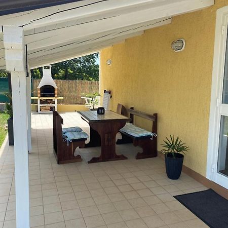 Holiday Home Rosa Gedici Luaran gambar